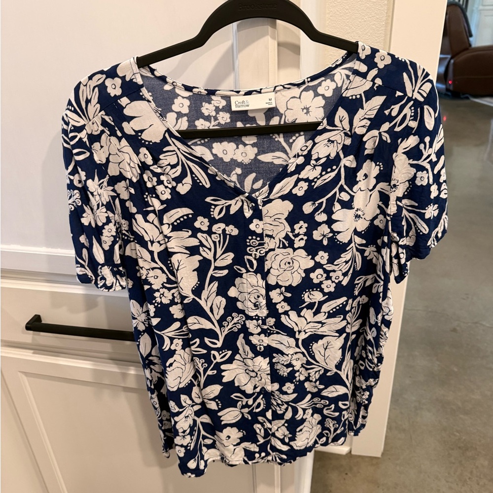 Croft & Barrow Navy and White Floral Blouse